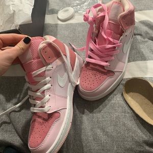 Jordan mid 1 woman pink size 7